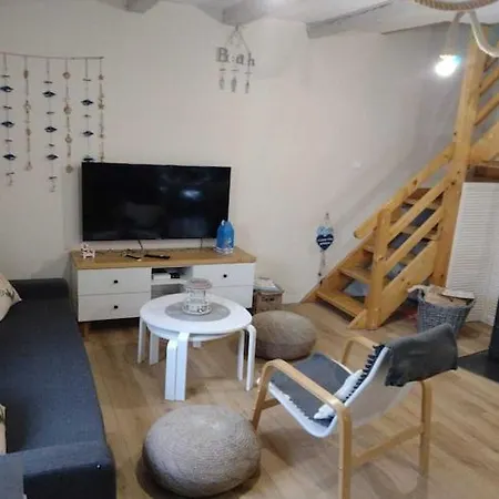 Year-round With Fireplace, 3 Bedrooms *