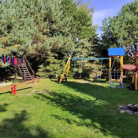 Year-round With Fireplace, 3 Bedrooms *
